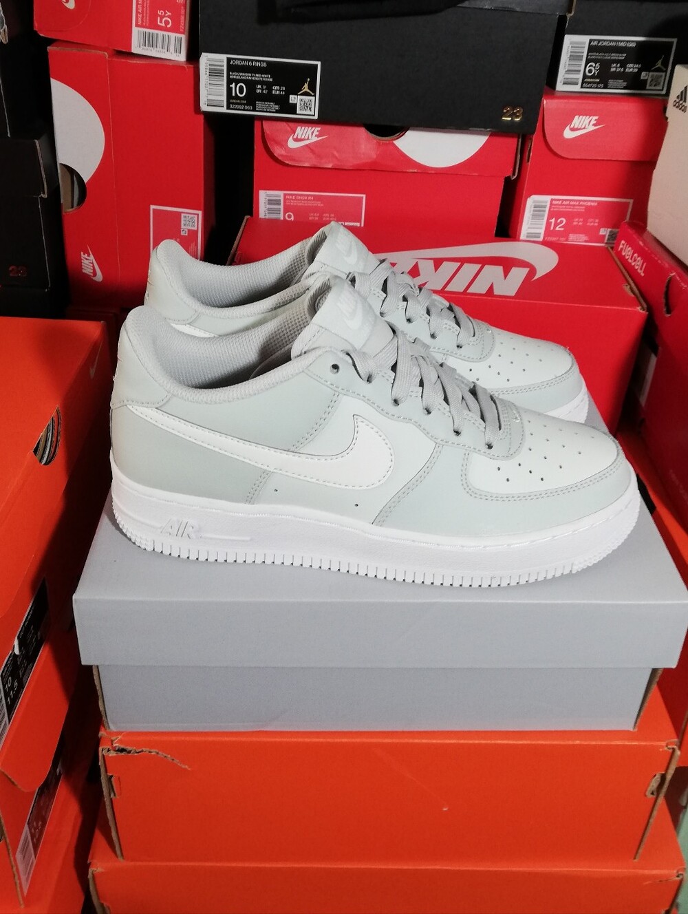 NIKE AIR FORCE 1 SILVER-SAIL-AURA WOMEN US SIZE 8.5 BRAND NEW IN BOX